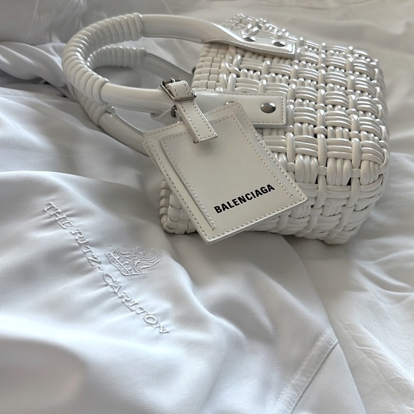 BALENCIAGA WOMEN'S BISTRO XXS BASKET WITH STRAP IN WHITE Retail $1,050 TRADE OK! - Picture 3 of 11